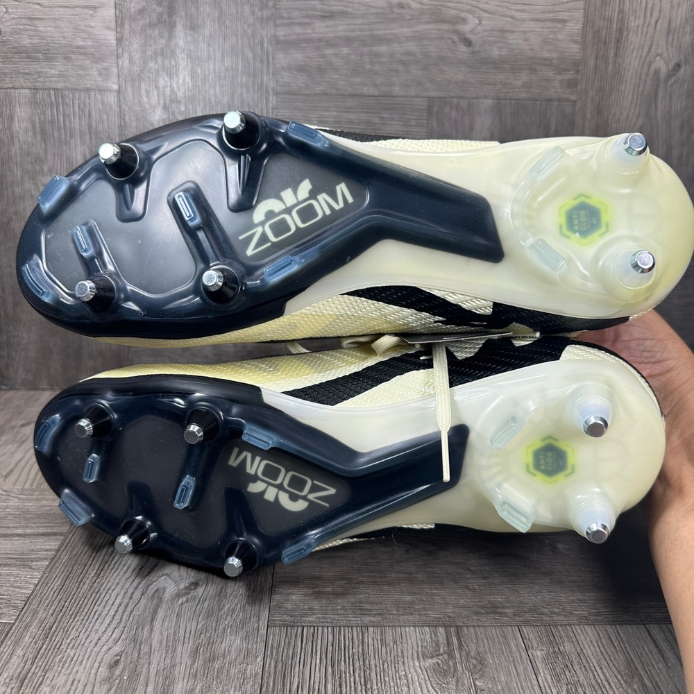 Nike Soccer Cleats Mens 9.5 Yellow Flyknit Elite SG-Pro Anti-Clog NEW FD0246-700 - Picture 7 of 8